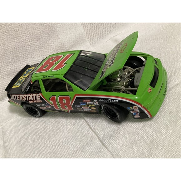1994 Dale Jarrett #18 Chevy Interstate Batteries 1:18 NASCAR Collector's Edition - Picture 2 of 16